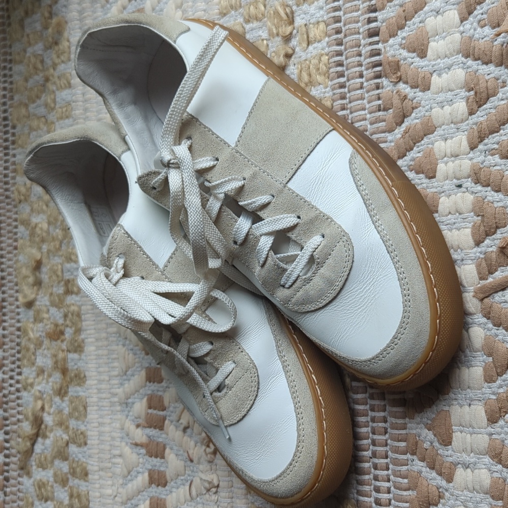Vintage Trainer White Leather Gum Sole sz 41 (10.5)